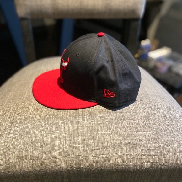 Chicago Bulls Black and Red Snap back 2015 New w/OG tag sticker. - Picture 5 of 8